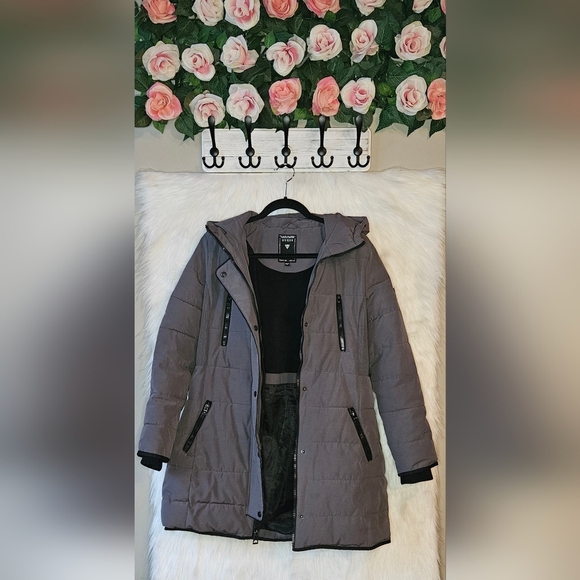 Guess Women's Gray Puffer Coat (NWOT) - Picture 5 of 11